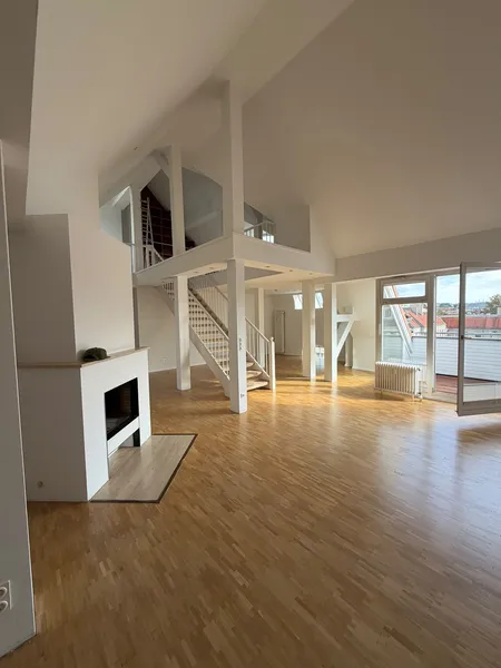 Lichtdurchflutetes Dachgeschoss in Bestlage - 189 m² in der Mommsenstraße — photo 1